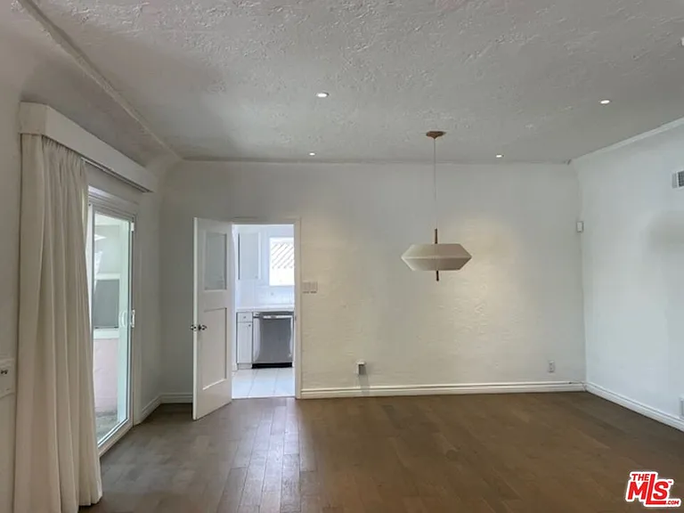 459 S Holt Ave — Photo 14