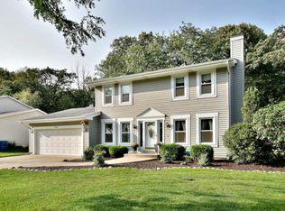 712 Holly Dr, Bartlett, IL