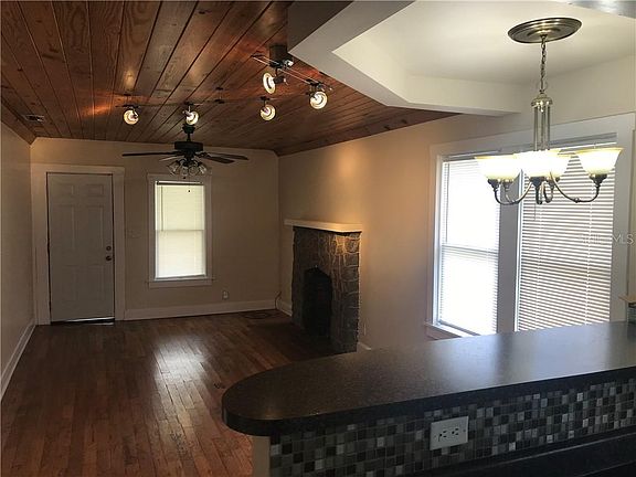 4th image of 419 W Belmar St