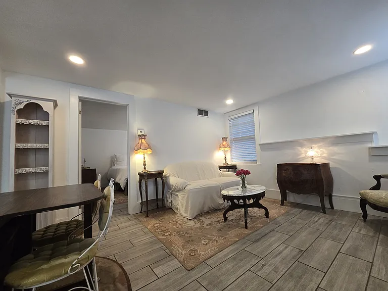 882 Penn Ave NE #3 — Photo 3