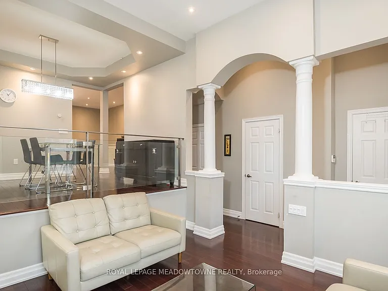 3486 Eglinton Ave W — Photo 8