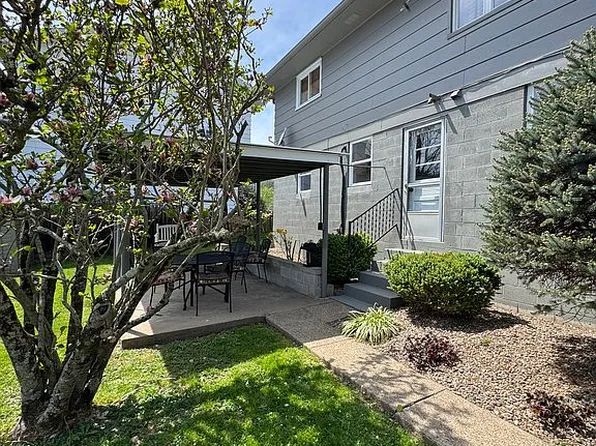 114 1/2 W Virginia Ave, Nutter Fort, WV 26301