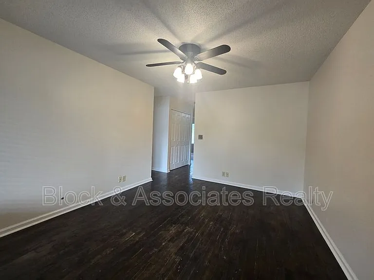 110 Westbrook Ct — Photo 9
