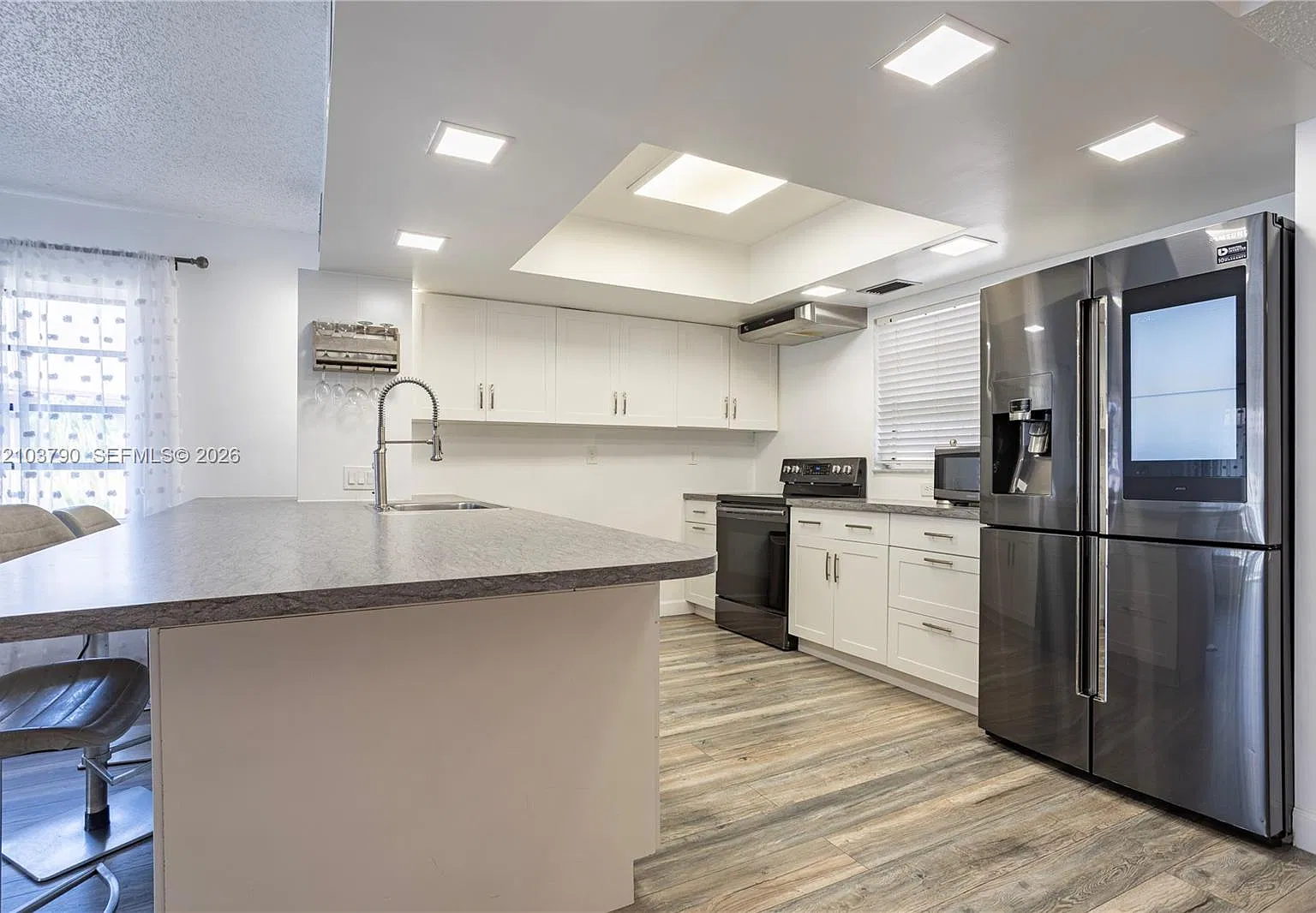Condominium 17 Of Lightho — Photo 2
