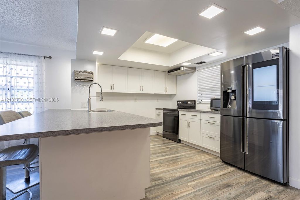 3951 NE 19th Rd APT 1702, photo 2