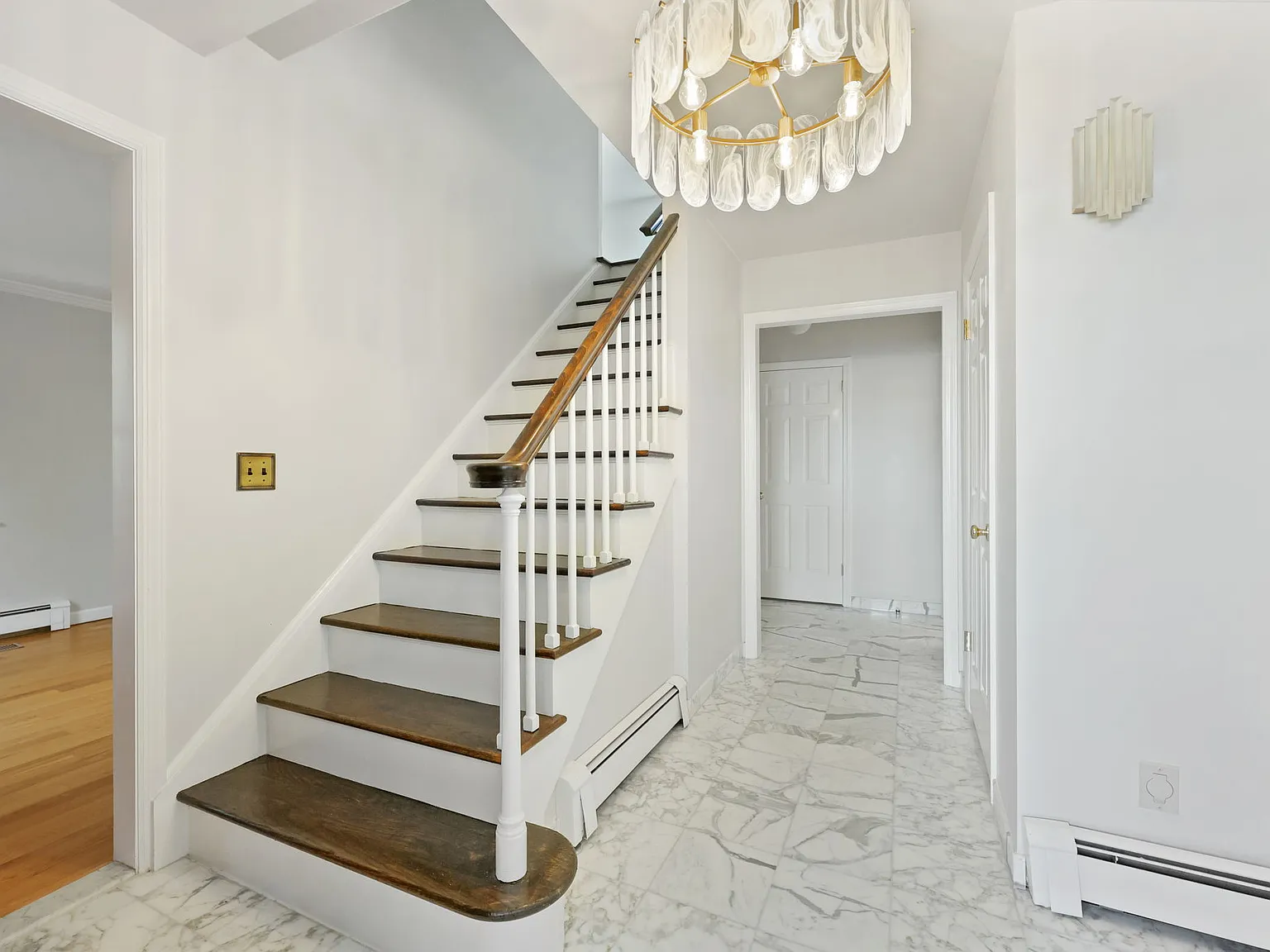 4 bed, 3.5 bath, 3672 sqft, $9,895 — Photo 2