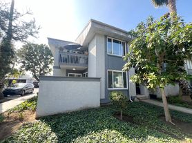 17062 Pacific Coast Hwy, Huntington Beach, CA