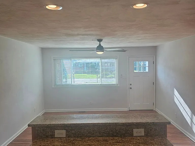 1068 Sharon Dr — Photo 8