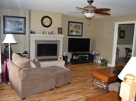 3rd image of 1706 Cambridge Ln