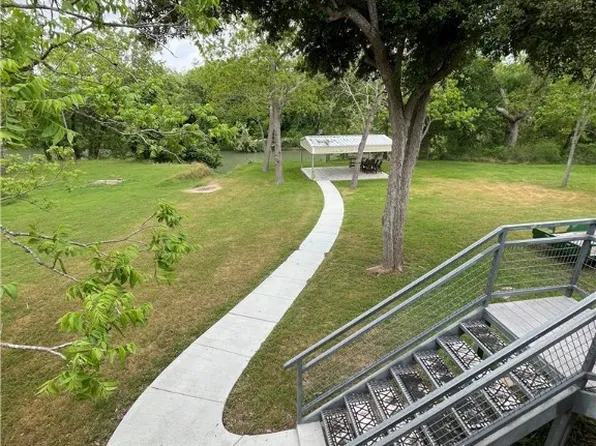 404 Cypress Valley Rd, Cuero, TX 77954