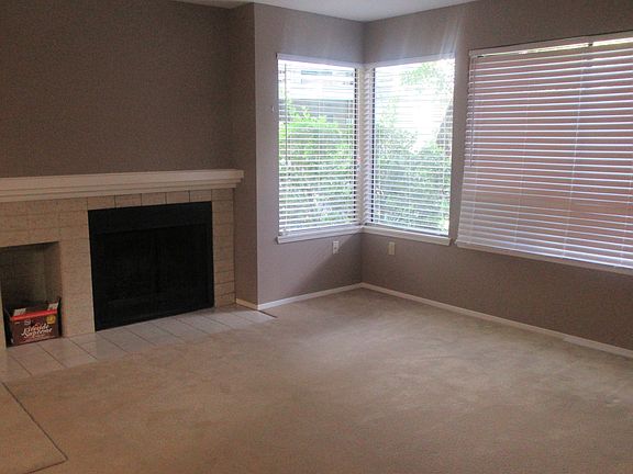 2nd image of 1380 Bellevue Way NE APT 5