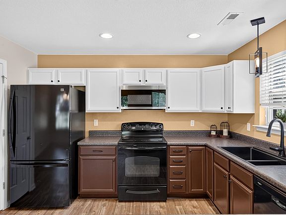 3rd image of 112 Slate Ln