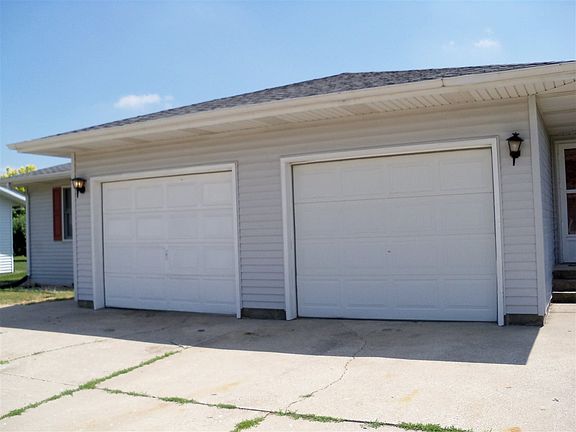 3rd image of 604 Bayberry Dr
