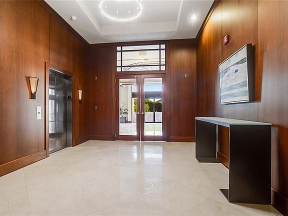 4th image of 625 Saint Charles Ave APT 10D