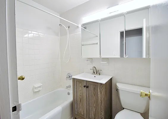 Rented by Julianna Realty Corp | media 17