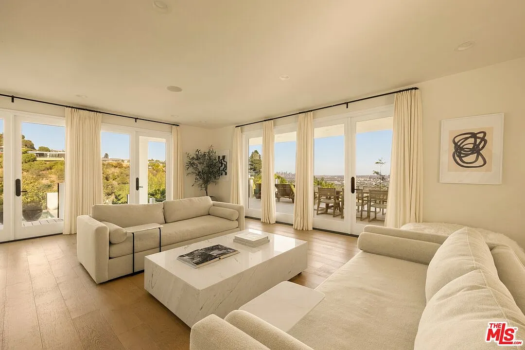5 bed, 6.0 bath, 4245 sqft, $40,000 — Photo 3