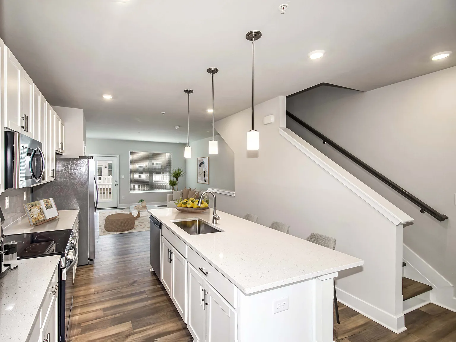3 bed, 3.5 bath, 1530 sqft, $2,815 — Photo 2