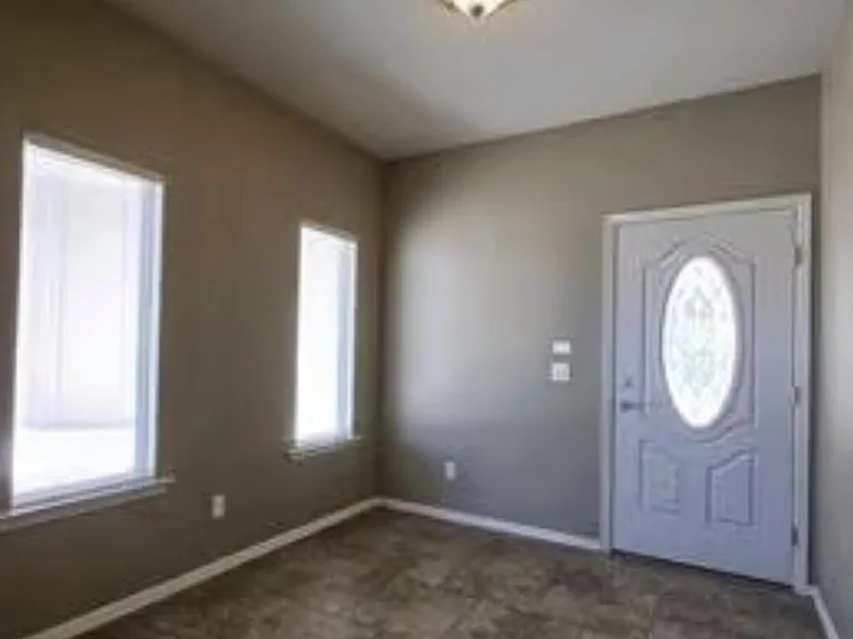 545 Green Village Ct #B — Photo 10