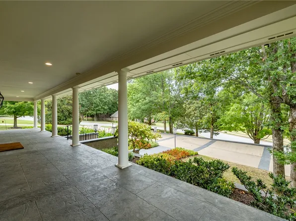 2935 N Williamsburg Ln, Fayetteville, AR 72703