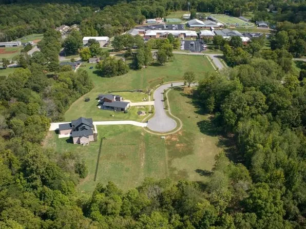 118 Willowbrook Dr, Florence, AL 35630