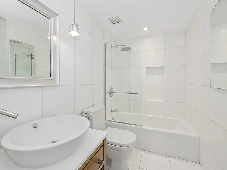 340 E 23rd St #8D — Photo 5