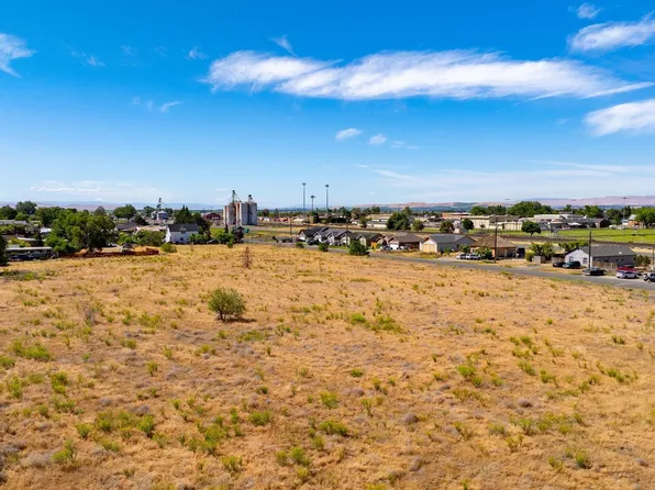 710 South St, Mabton, WA 98935