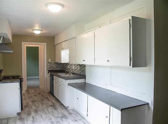 3rd image of 1108 Catherine Ln