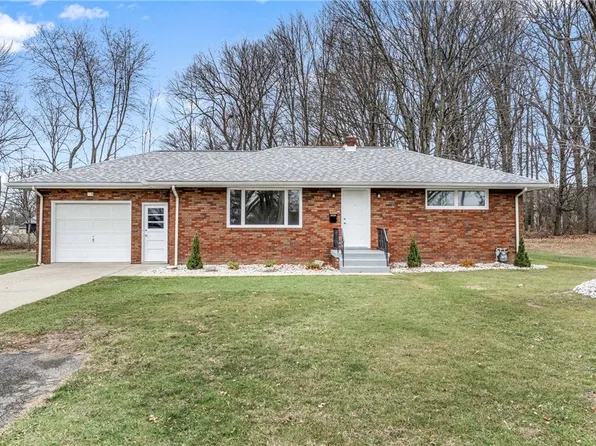 1929 King Dr, Hermitage, PA 16148