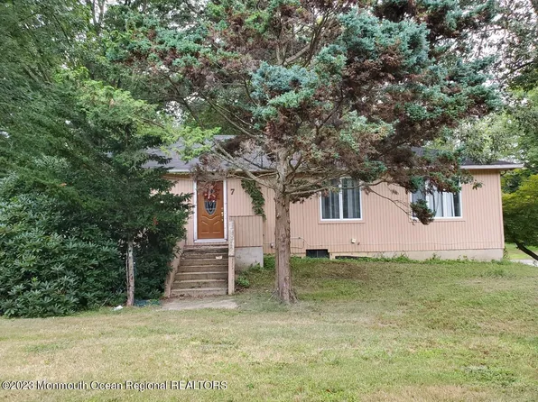 7 S Beers Street, Holmdel, NJ 07733