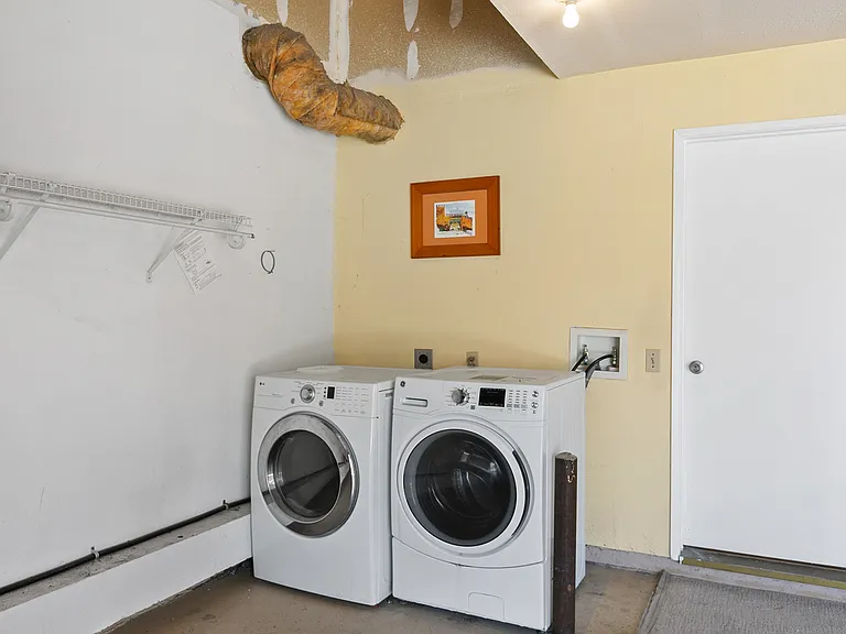 3428 Meadow View Dr — Photo 39