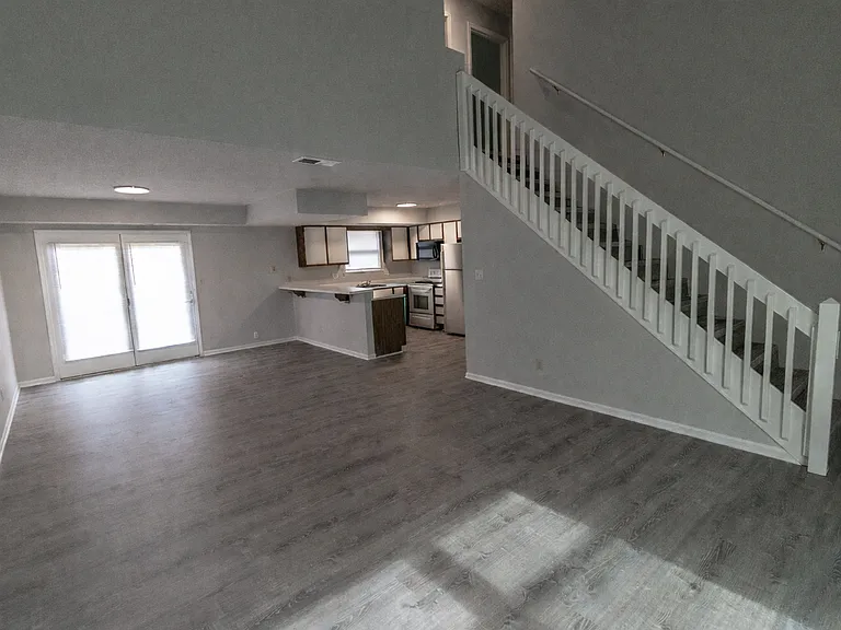 1913-1915 Greenleaves Ct — Photo 27