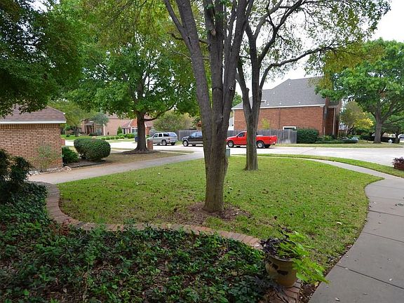 4th image of 2085 Strathmore Dr