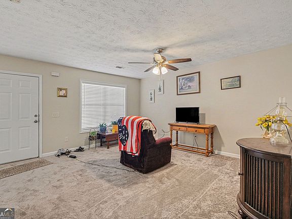 4th image of 280 Courtyard Cir