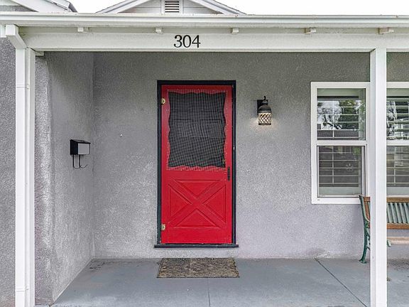 5th image of 304 N Santa Cruz Ave