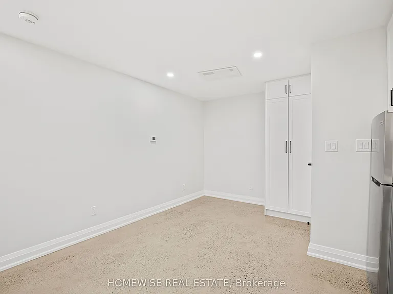 2563 Dundas St W #5 — Photo 7