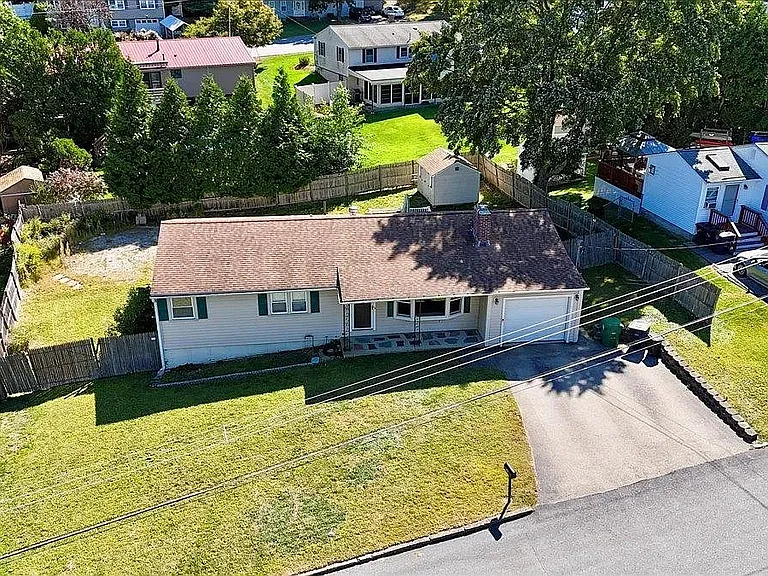 16 Mapleleaf Dr — Photo 23