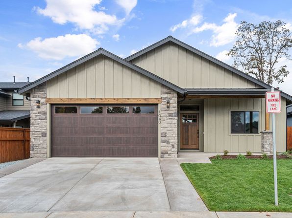 1040 SW River Mist Ln