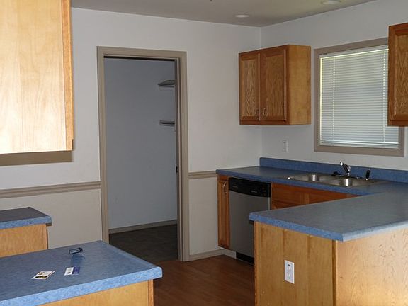 5th image of 404 Elmwood Ave