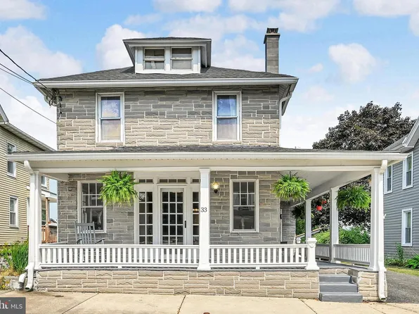 33 S 11th St, Akron, PA 17501