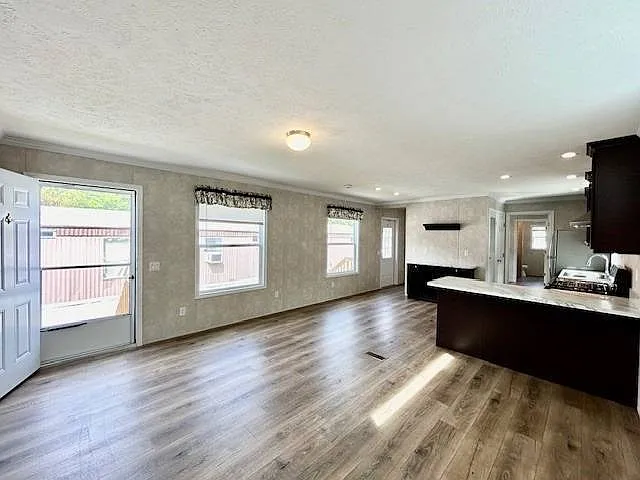 3 bed, 2.0 bath, 1034 sqft, $1,175 — Photo 3