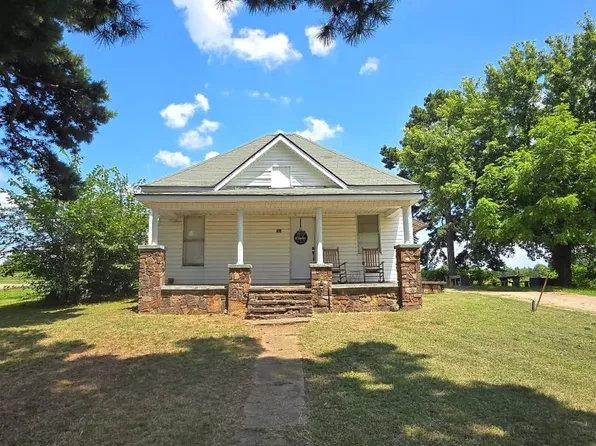 700 S Adams St, Charleston, AR 72933