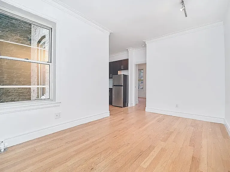 42 Grove St #6A — Photo 4