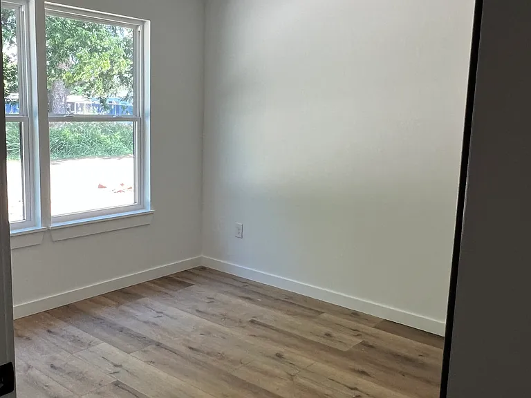 918 N Lewis St — Photo 8