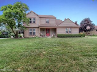 21905 Roxbury Dr, Novi, MI 48374