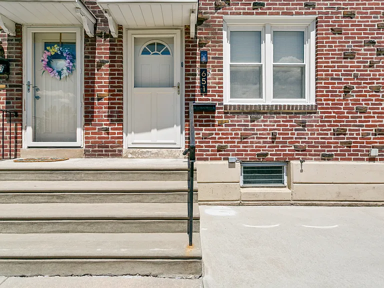 651 Magnolia Ave — Photo 2