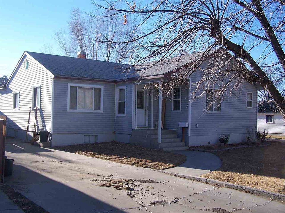 1st image of 629 8th Ave N