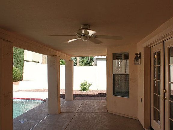 Patio with ceiling fan