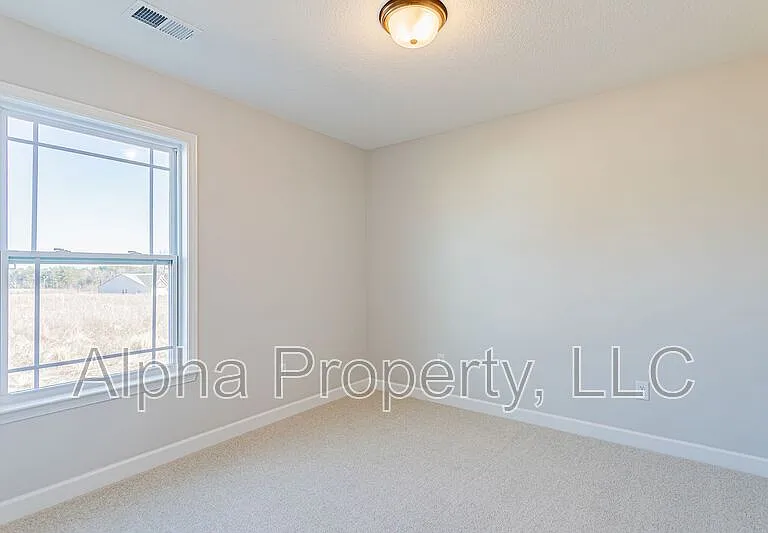 2204 Davenport Ct — Photo 16