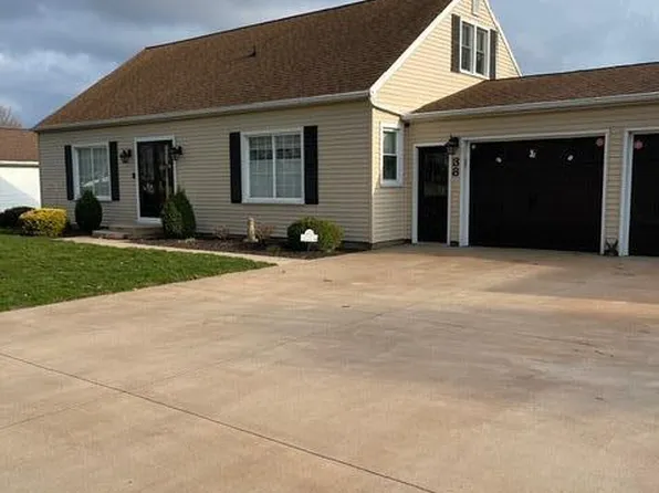 38 E Wayne St, Chickasaw, OH 45826