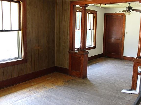 4th image of 109 W North St
